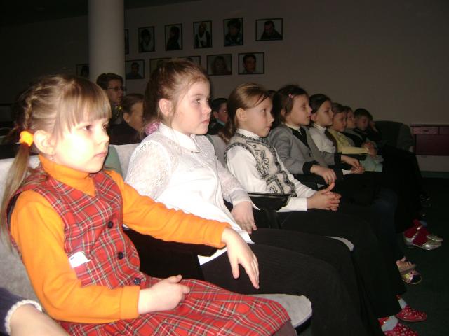Занятие  для первоклассников в информационно-образовательном центре "Русский музей: виртуальный филиал"